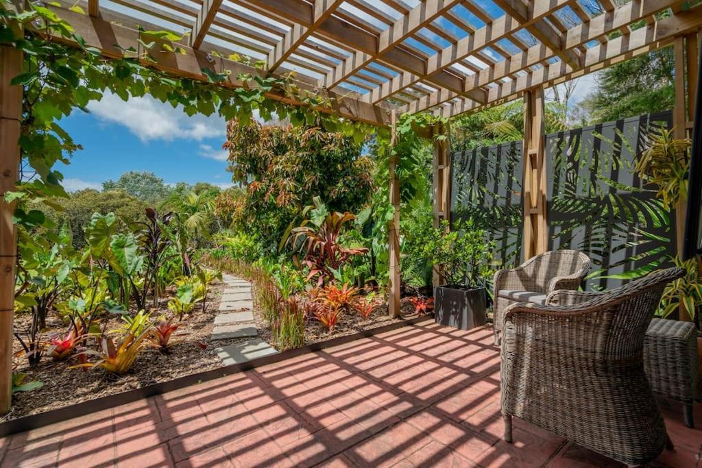 On The Point Apartment Whitianga Exterior photo